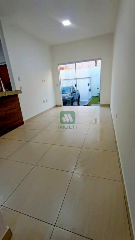 Casa à venda com 2 quartos, 91m² - Foto 2