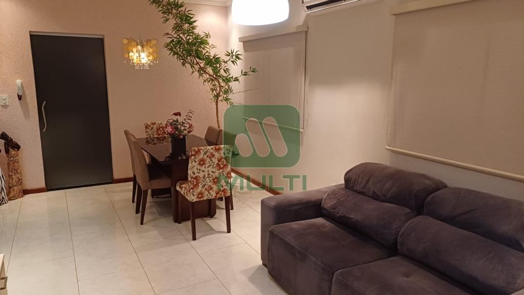 Casa à venda com 3 quartos, 168m² - Foto 2