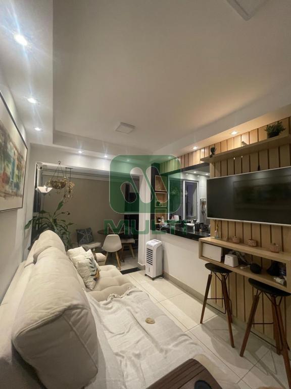 Apartamento à venda com 2 quartos, 61m² - Foto 1