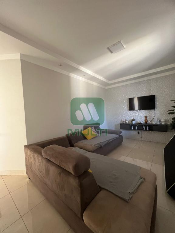 Casa à venda com 3 quartos, 220m² - Foto 3