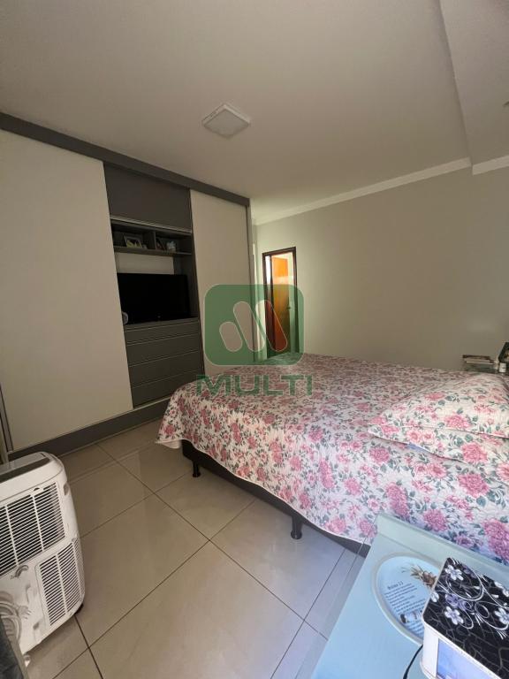 Casa à venda com 3 quartos, 220m² - Foto 13