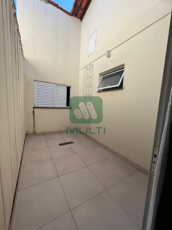 Casa à venda com 3 quartos, 220m² - Foto 25