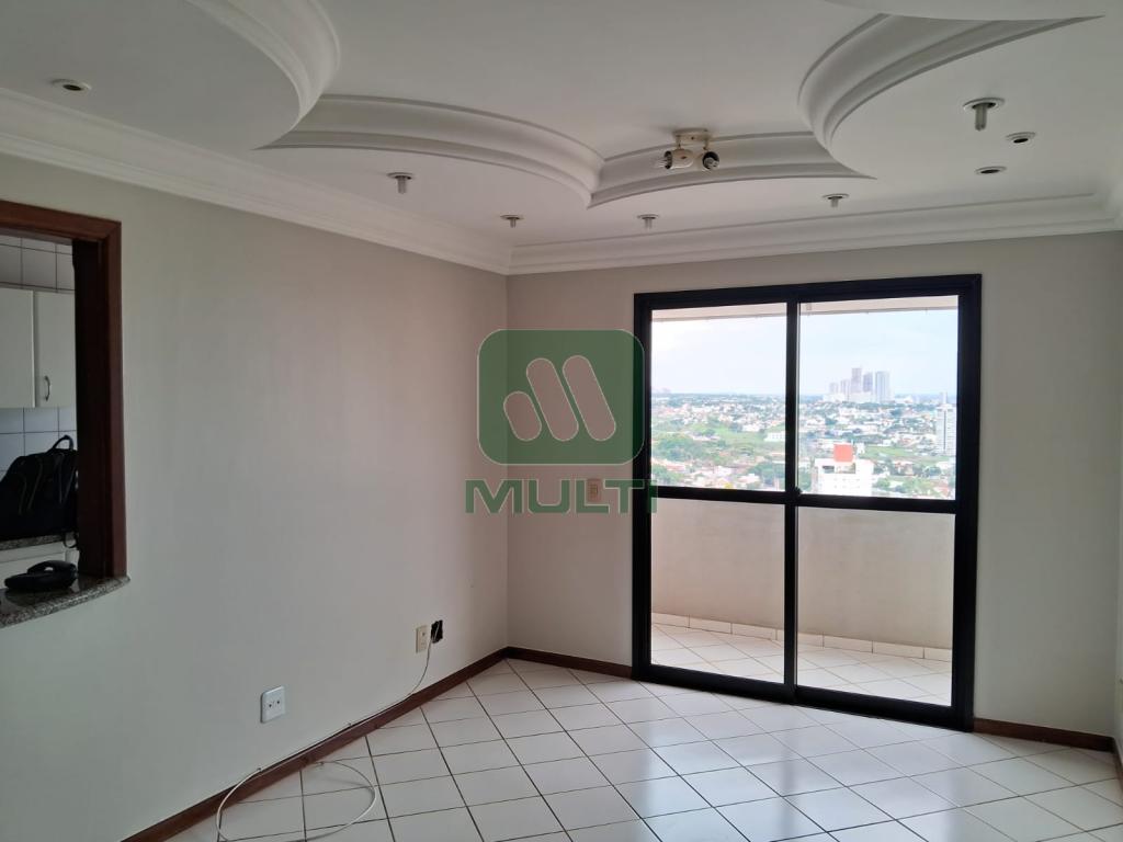 Apartamento à venda com 2 quartos, 70m² - Foto 3