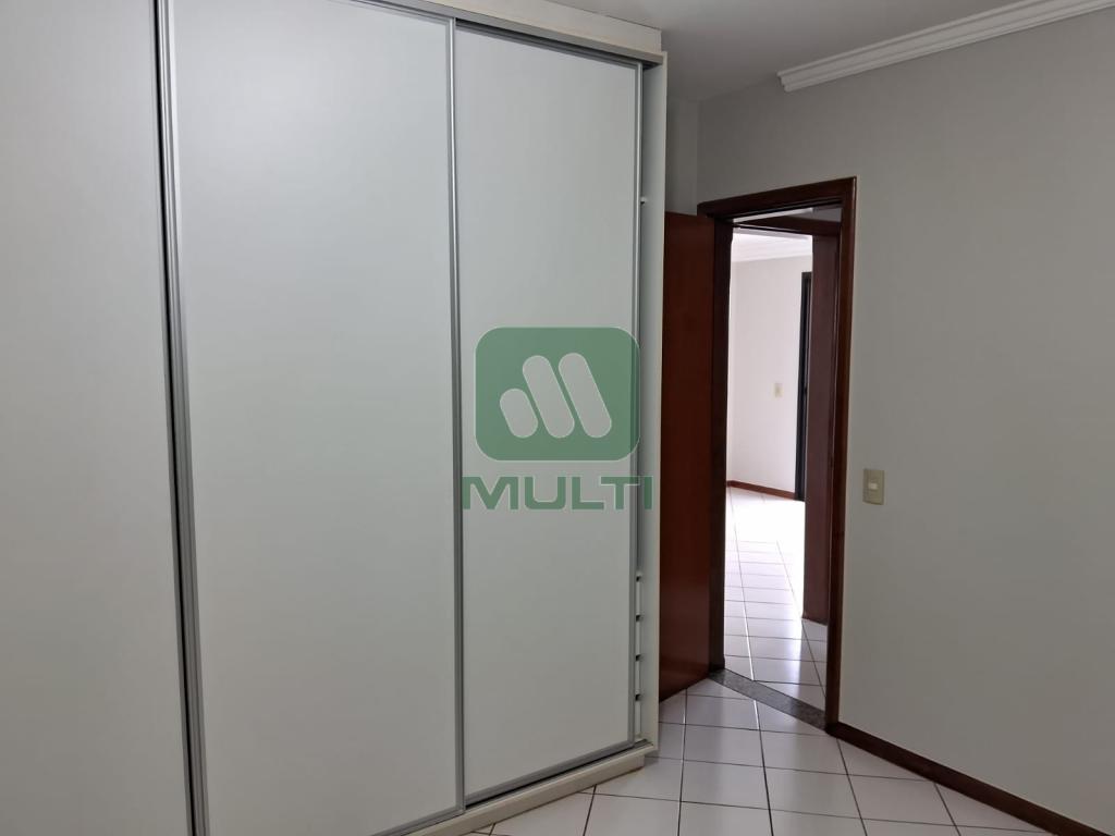 Apartamento à venda com 2 quartos, 70m² - Foto 6