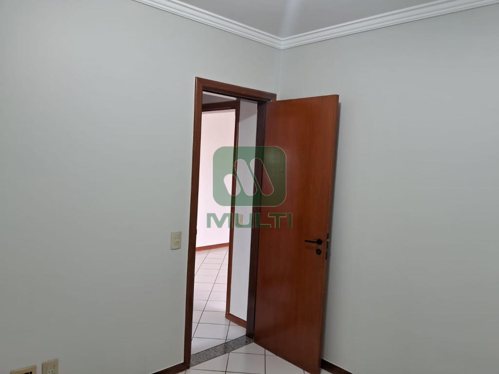 Apartamento à venda com 2 quartos, 70m² - Foto 9