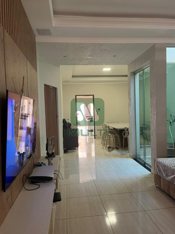 Casa à venda com 3 quartos, 190m² - Foto 1