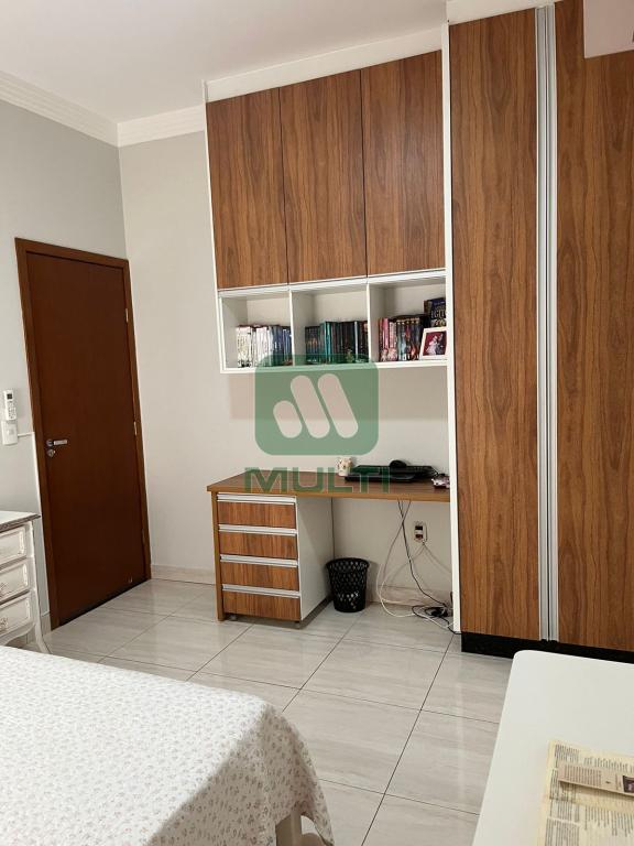 Casa à venda com 3 quartos, 190m² - Foto 8