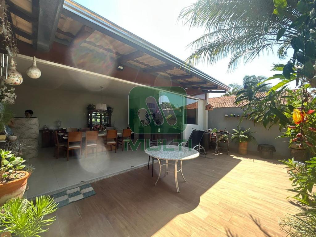 Casa à venda com 3 quartos, 250m² - Foto 6