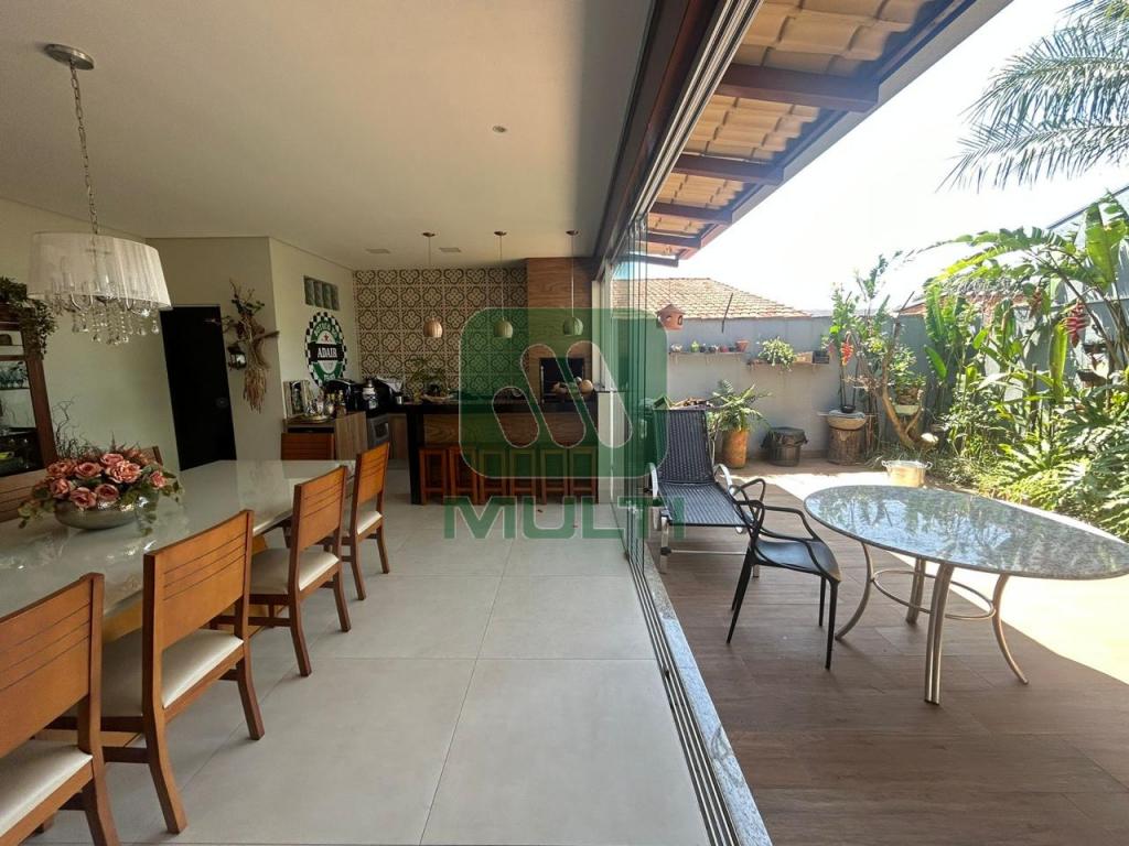 Casa à venda com 3 quartos, 250m² - Foto 10