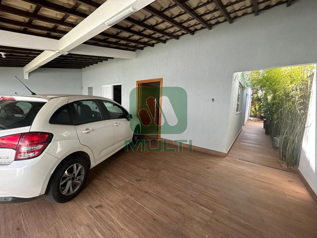 Casa à venda com 3 quartos, 250m² - Foto 18