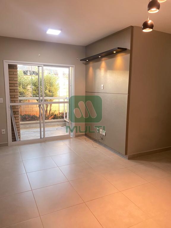 Apartamento à venda com 3 quartos, 75m² - Foto 1