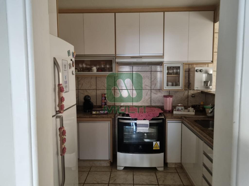 Apartamento à venda com 3 quartos, 98m² - Foto 2