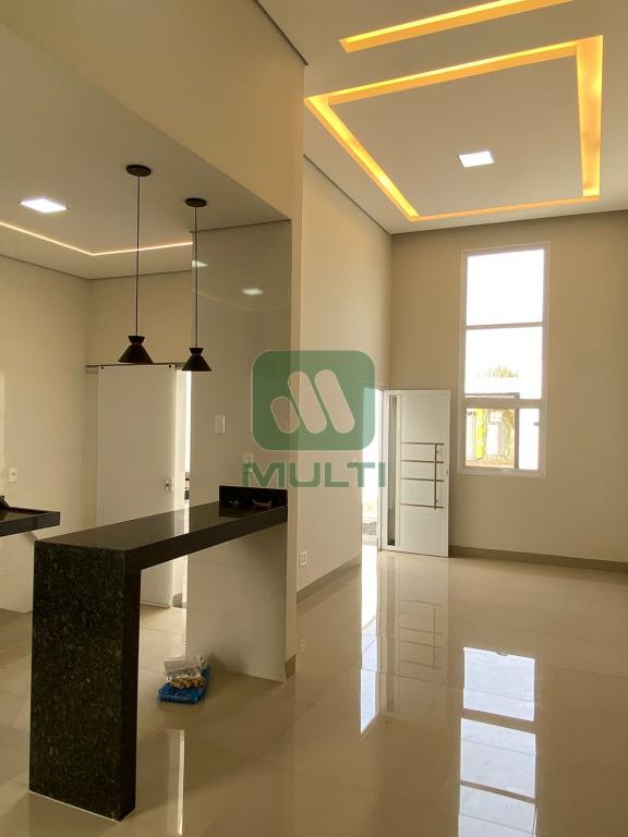 Casa à venda com 3 quartos, 86m² - Foto 1