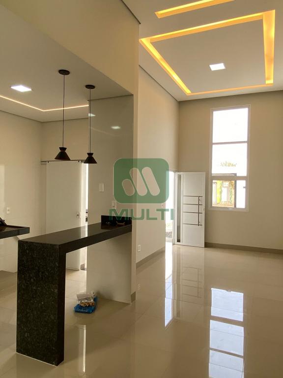 Casa à venda com 3 quartos, 86m² - Foto 2