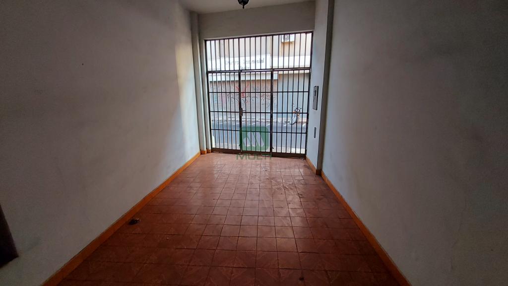 Casa à venda com 2 quartos, 150m² - Foto 1