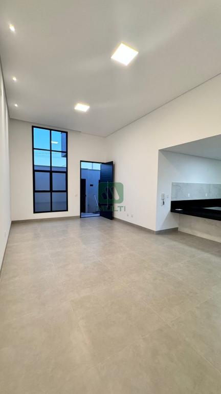 Casa à venda com 3 quartos, 150m² - Foto 2