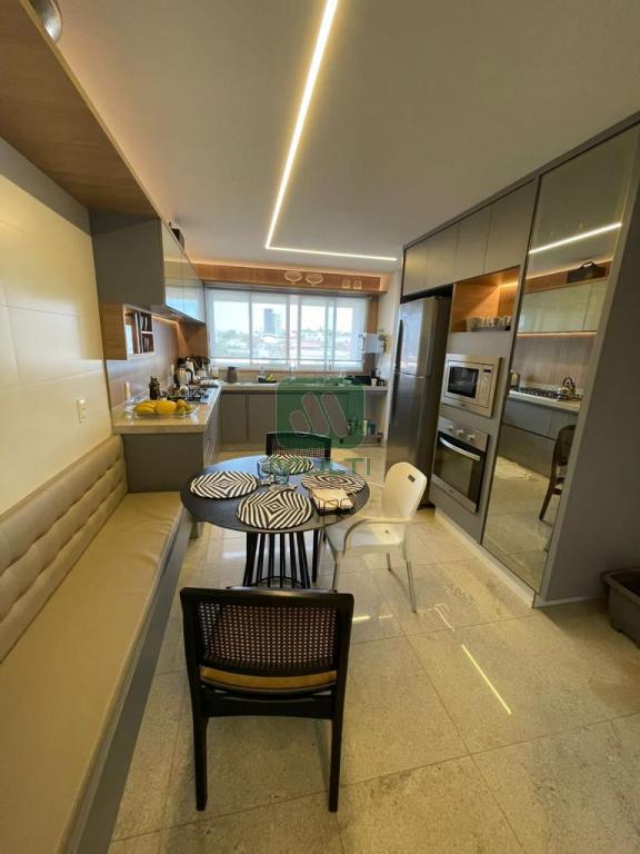 Apartamento à venda com 3 quartos, 198m² - Foto 8