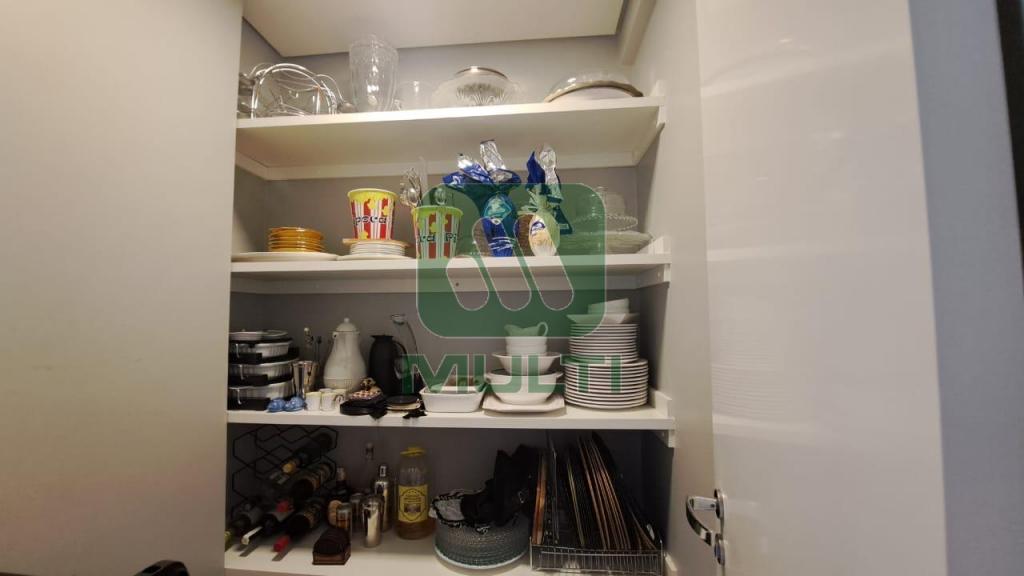 Apartamento à venda com 3 quartos, 198m² - Foto 11