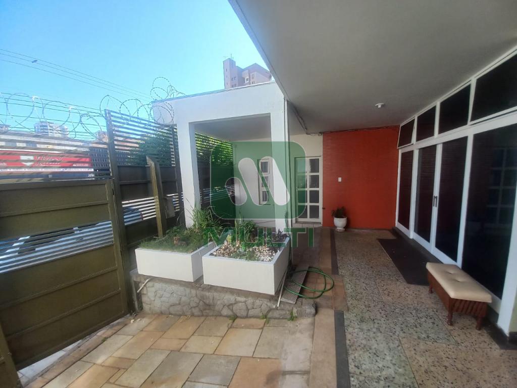 Casa à venda com 3 quartos, 280m² - Foto 1