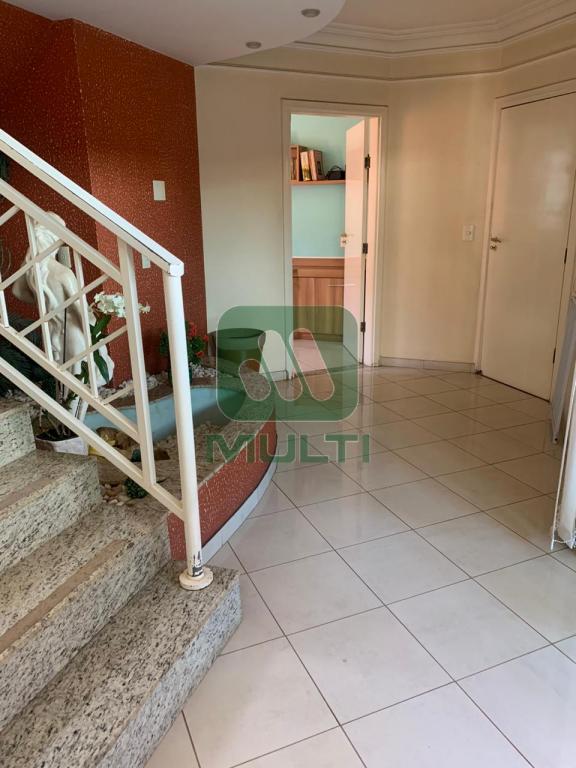 Casa à venda com 4 quartos, 370m² - Foto 2