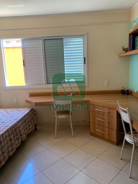 Casa à venda com 4 quartos, 370m² - Foto 17