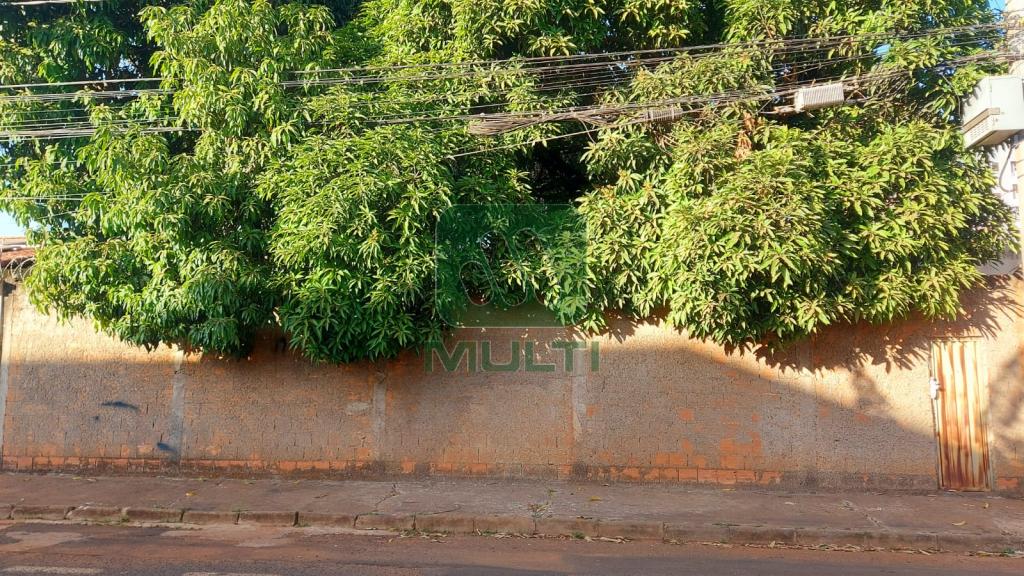 Terreno à venda com 1 quarto, 360m² - Foto 1