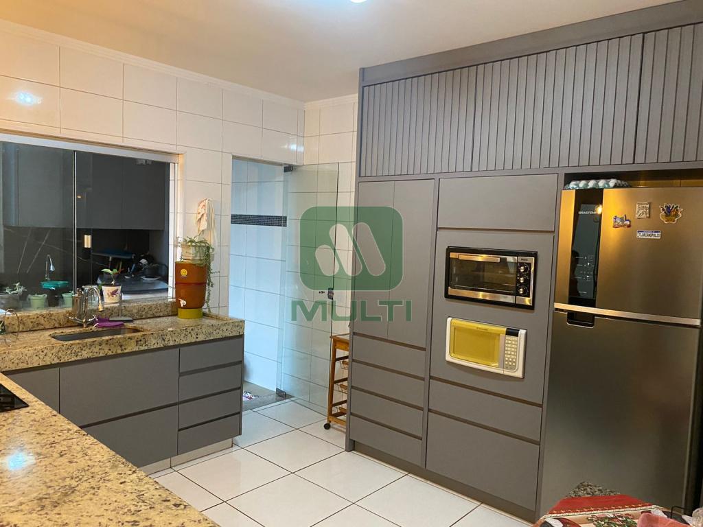 Casa à venda com 3 quartos, 121m² - Foto 3