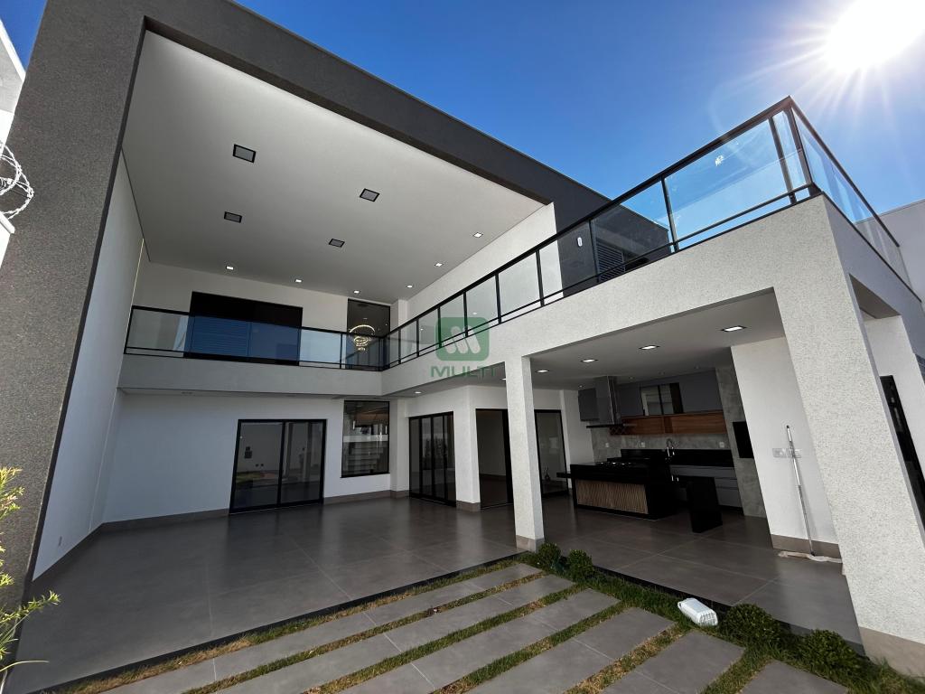 Casa à venda com 3 quartos, 282m² - Foto 1