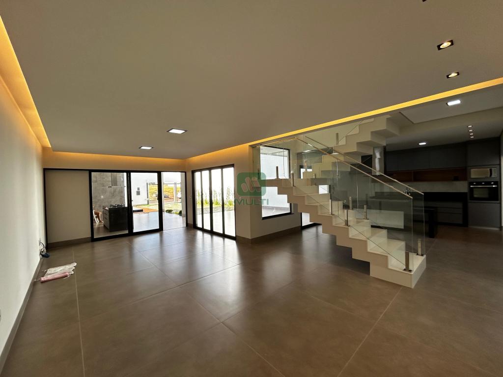 Casa à venda com 3 quartos, 282m² - Foto 3