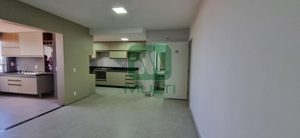 Apartamento à venda com 3 quartos, 93m² - Foto 2