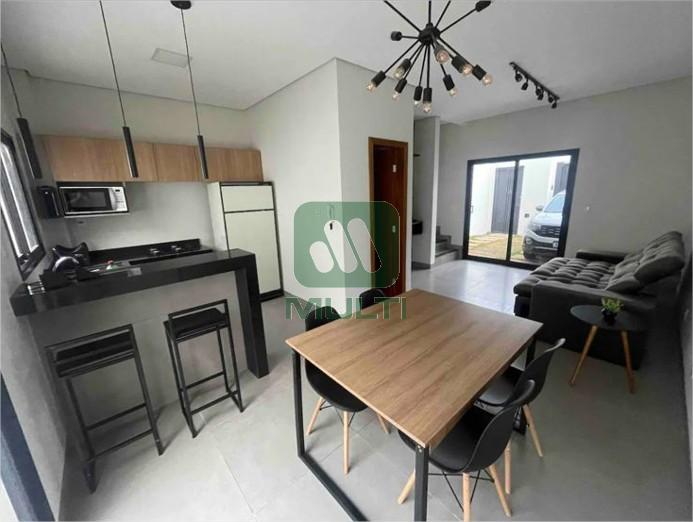 Casa à venda com 2 quartos, 83m² - Foto 2