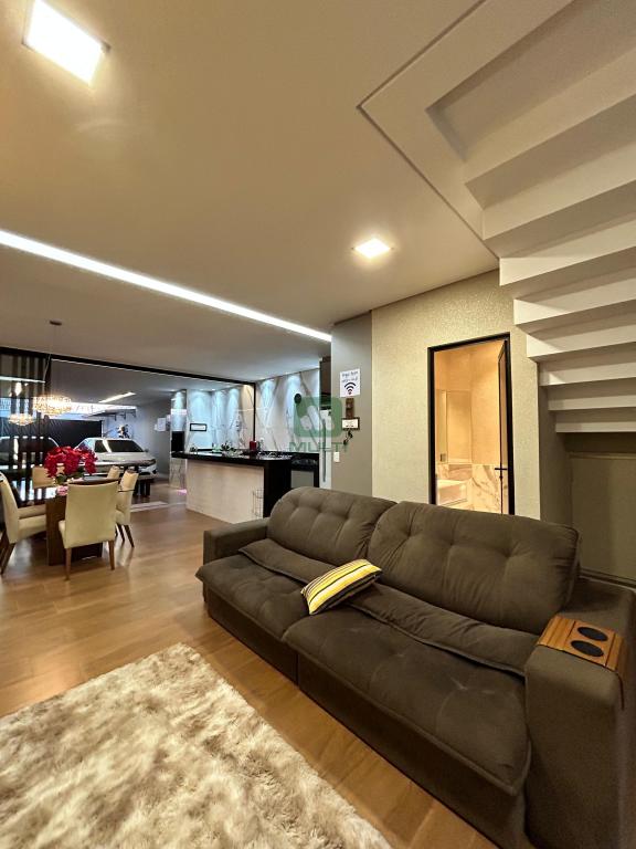 Casa à venda com 3 quartos, 200m² - Foto 1