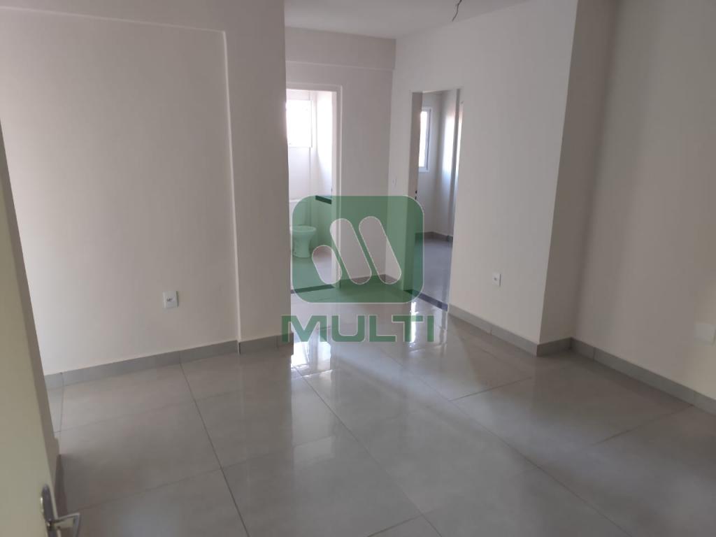 Apartamento à venda com 2 quartos, 43m² - Foto 3