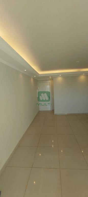 Apartamento à venda com 2 quartos, 62m² - Foto 2