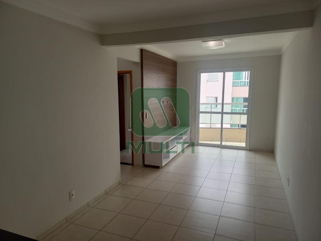 Apartamento à venda com 2 quartos, 70m² - Foto 2