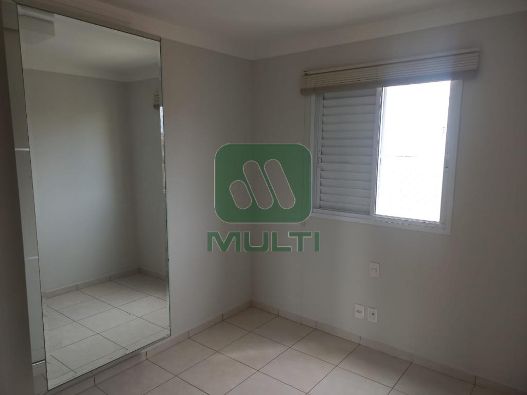 Apartamento à venda com 2 quartos, 70m² - Foto 3