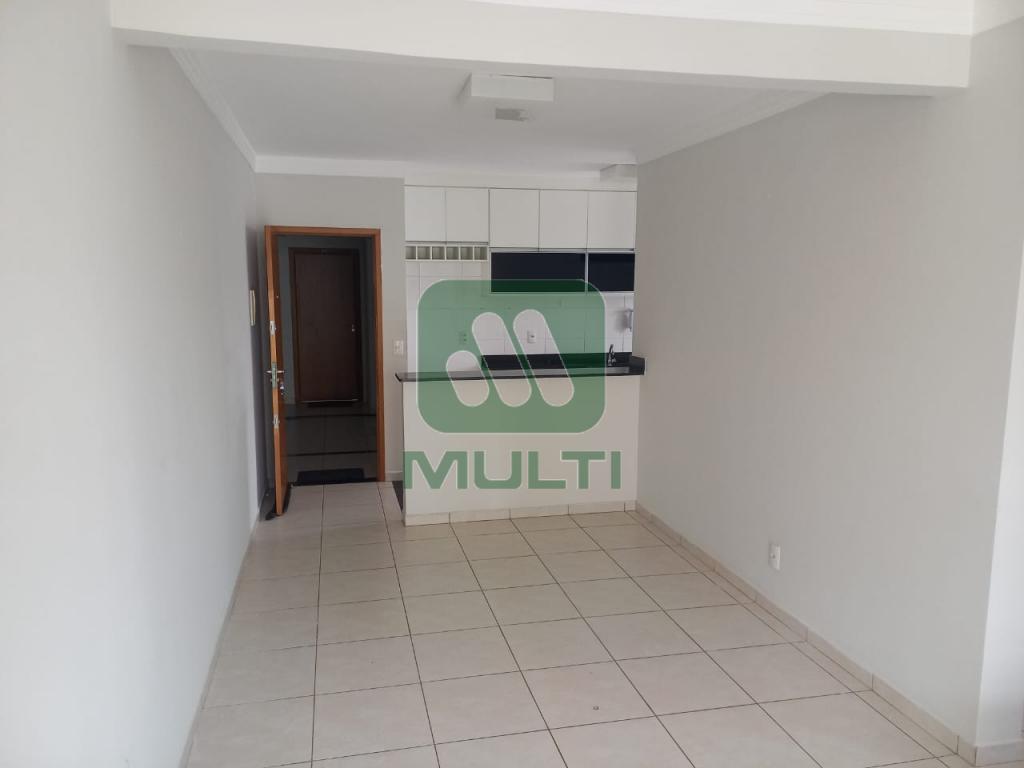 Apartamento à venda com 2 quartos, 70m² - Foto 4