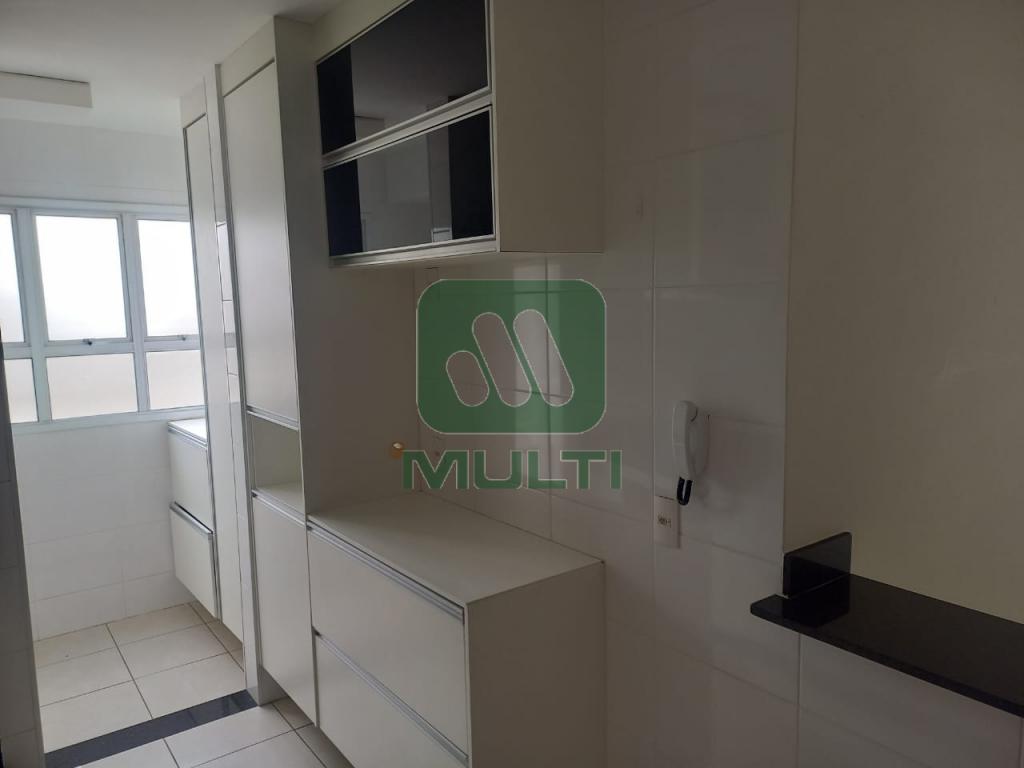 Apartamento à venda com 2 quartos, 70m² - Foto 11