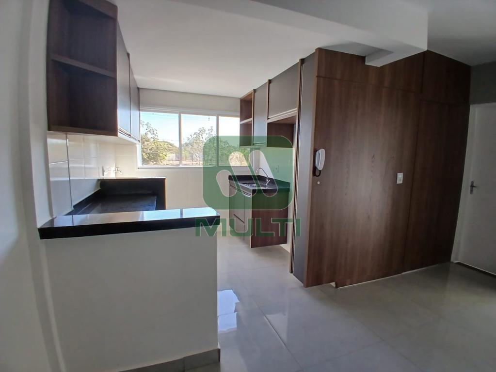 Apartamento à venda com 2 quartos, 42m² - Foto 2