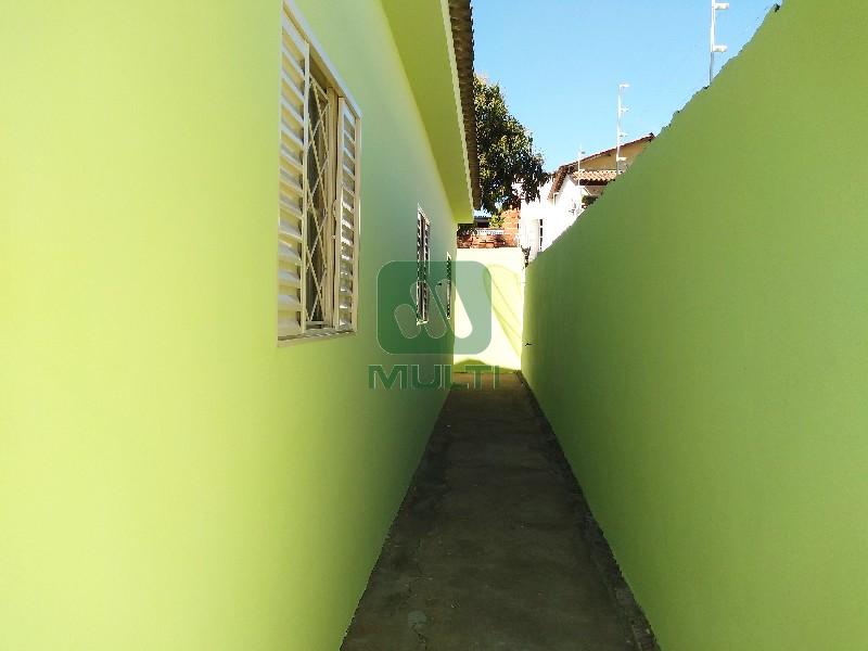 Casa à venda com 3 quartos, 80m² - Foto 2