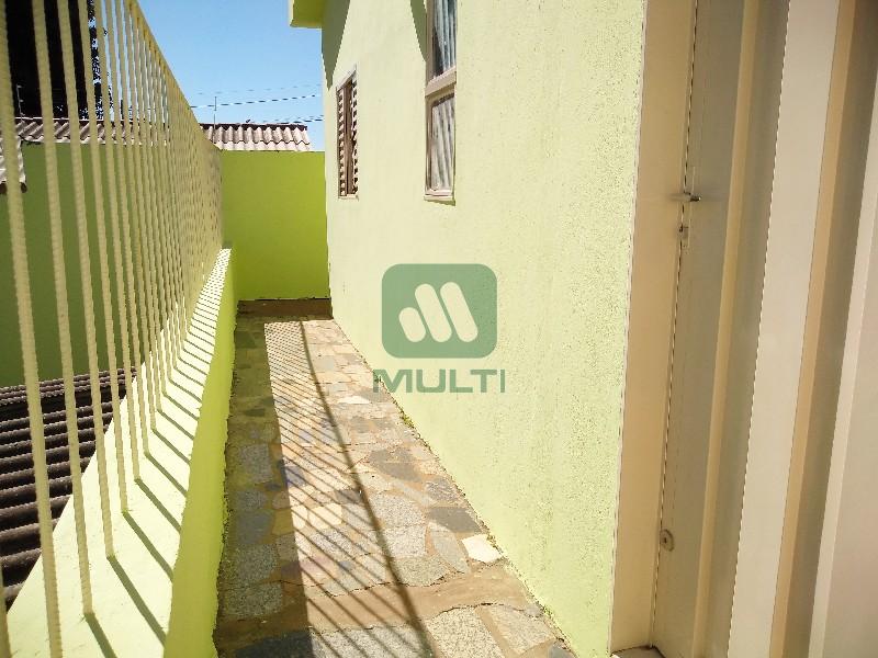 Casa à venda com 3 quartos, 80m² - Foto 3