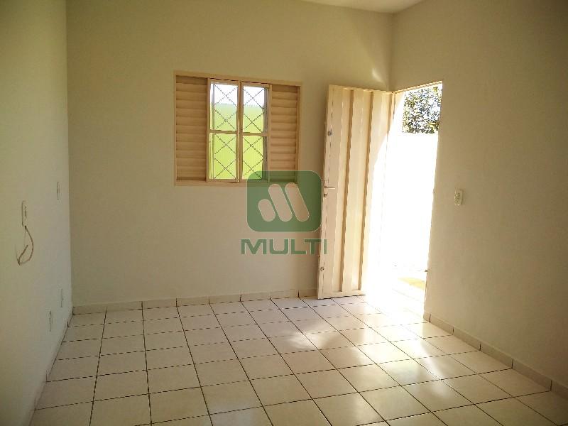 Casa à venda com 3 quartos, 80m² - Foto 4