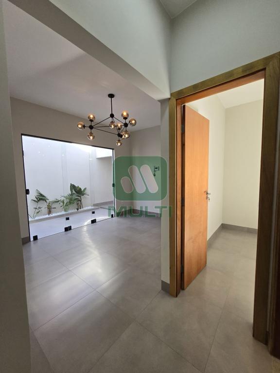 Casa à venda com 3 quartos, 162m² - Foto 2