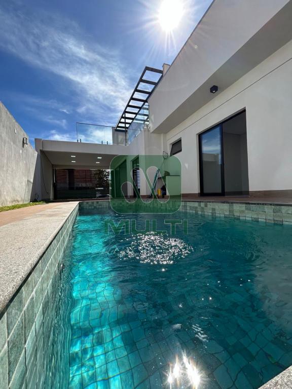 Casa de Condomínio à venda com 3 quartos, 200m² - Foto 1