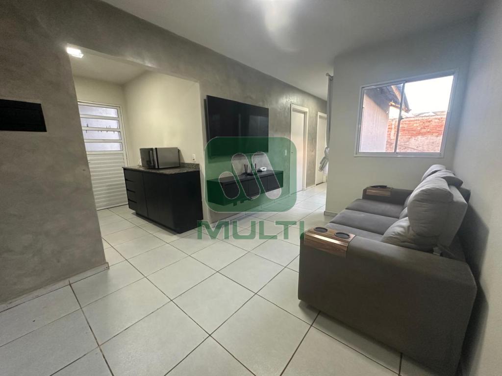 Casa à venda com 2 quartos, 93m² - Foto 1