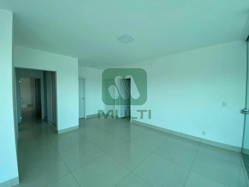 Apartamento à venda com 3 quartos, 145m² - Foto 2