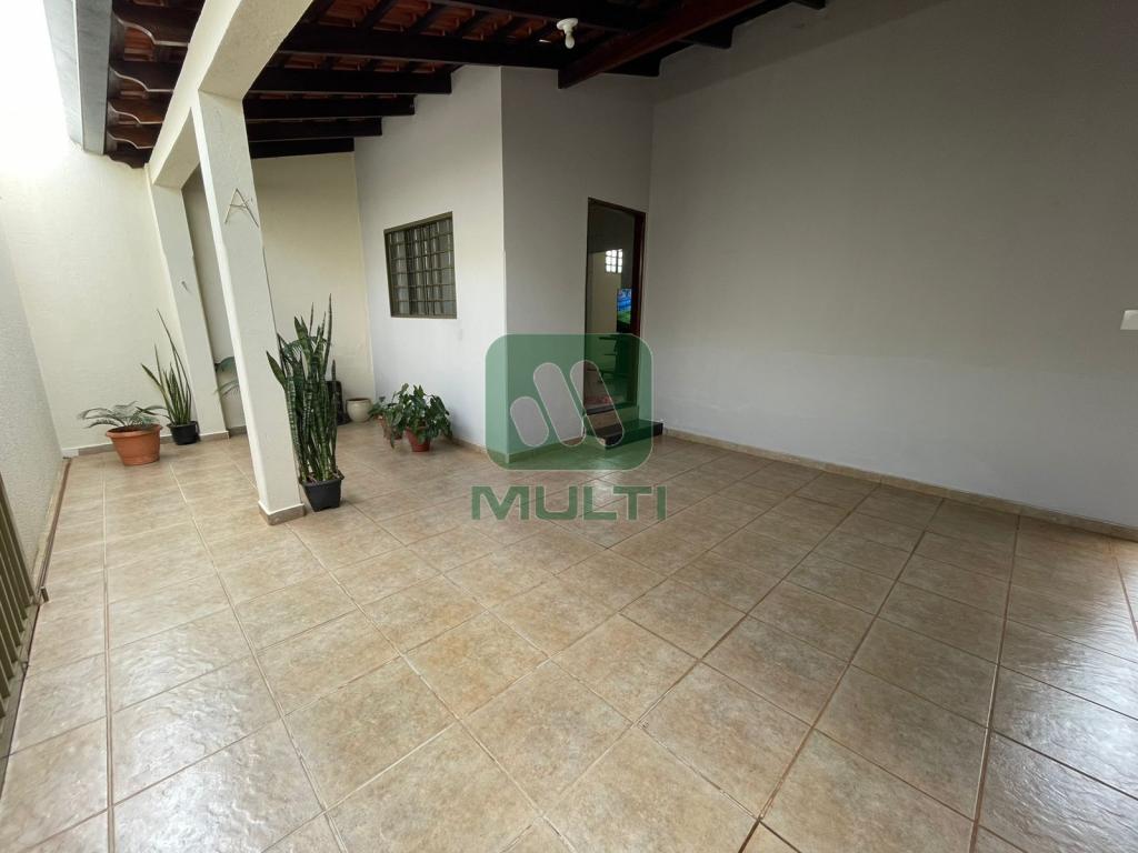 Casa à venda com 3 quartos, 137m² - Foto 1