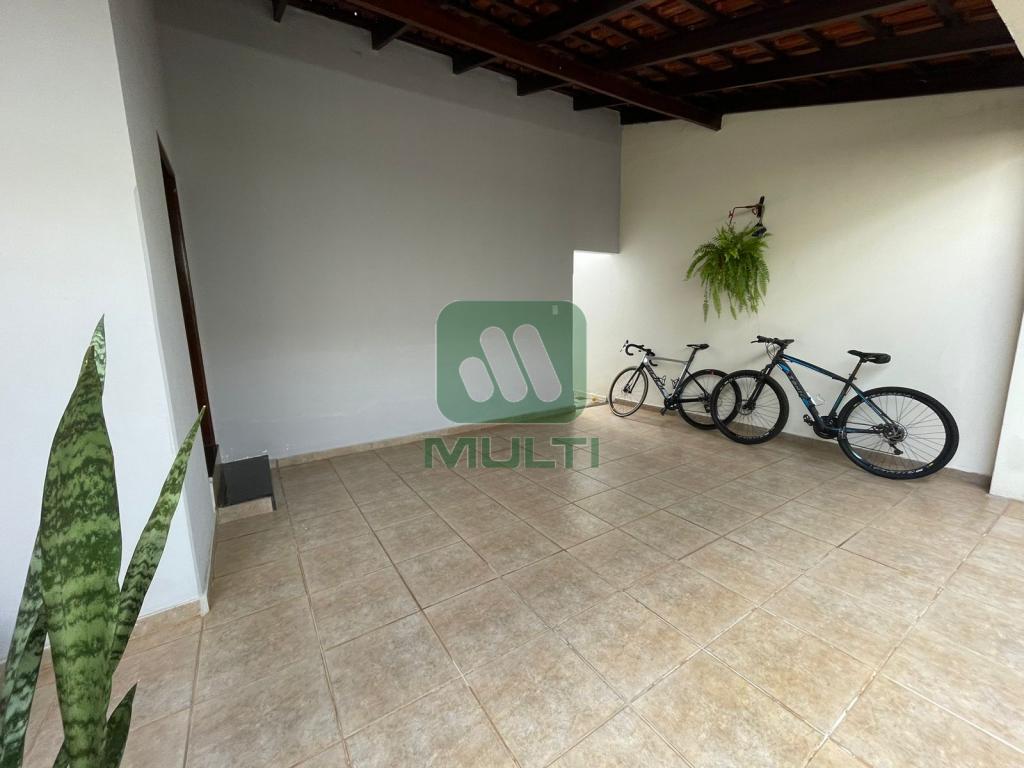 Casa à venda com 3 quartos, 137m² - Foto 2