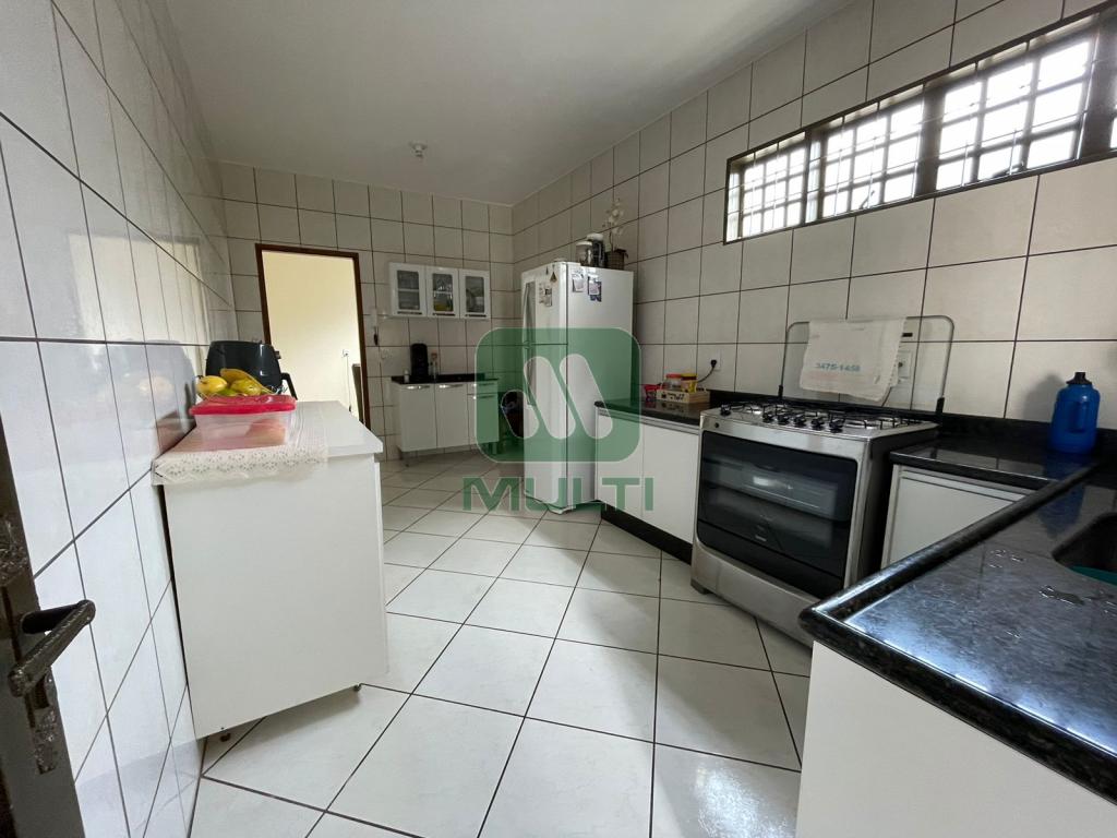 Casa à venda com 3 quartos, 137m² - Foto 8