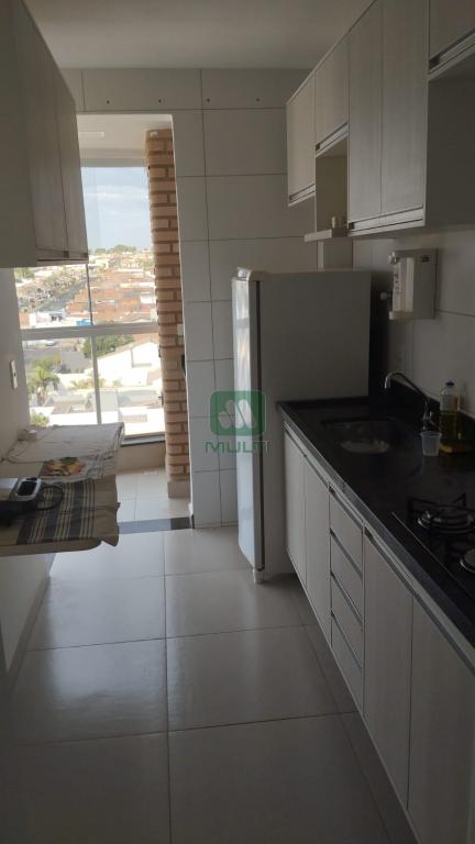 Apartamento à venda com 2 quartos, 66m² - Foto 2